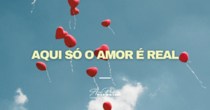 Balões em forma de coração no céu com a frase "Aqui só o Amor é Real"