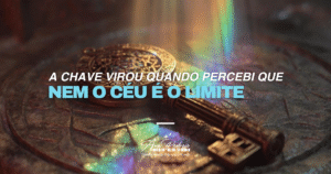 Chave dourada sobre superfície ornamentada, simbolizando libertação de limites e novas possibilidades